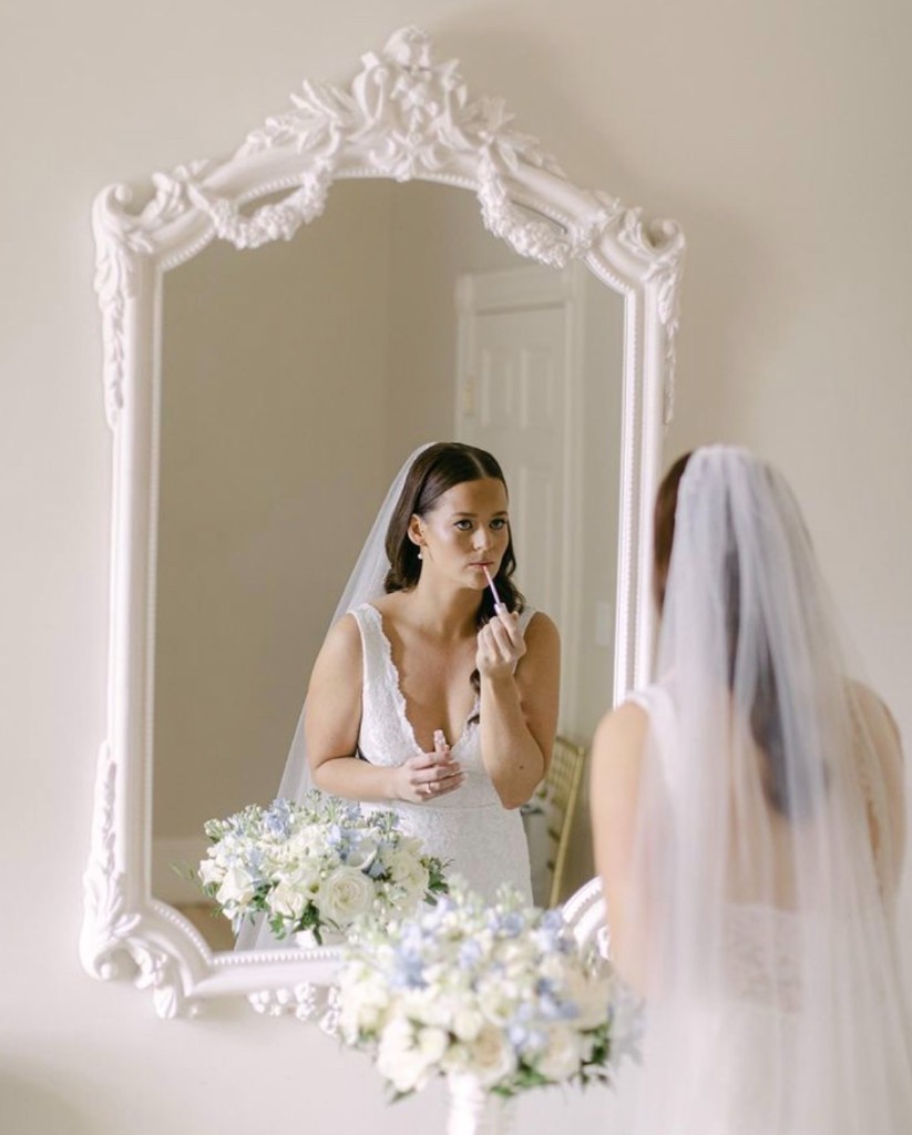 Bride getting ready in the bridal suite mirror at The Commons 1854