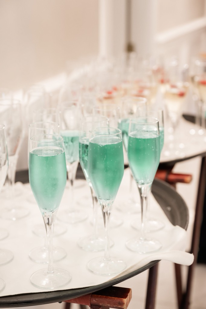 Teal champagne flutes at The Commons 1854 cocktail hour